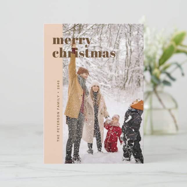 Cartes Pour Fêtes Annuelles Modern Bold Beige & Brown Merry Christmas Photo (Debout devant)