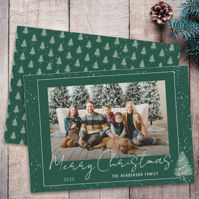 Cartes Pour Fêtes Annuelles Moderne Snowy Woodland Photo de famille de Noël (Modern woodland snow festive tree light christmas family photo holiday card Whimsical elegant script)