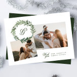Cartes Pour Fêtes Annuelles Monogramme traditionnel Green Wreath photo collage<br><div class="desc">***ce design fait partie d'une collection de fêtes de Noël*** Entrez dans un monde d'élégance de vacances intemporelle avec ma collection "Elegant Wreath". Embrassez la magie de la saison avec mes créations de Wreath Classic Pine méticuleusement élaborées qui évoquent un sens de la tradition et de la sophistication. Des cartes...</div>