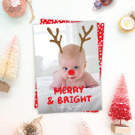 Cartes Pour Fêtes Annuelles MOVABLE/ÉDITABLE Antlers Rouge Nez Photo Noël<br><div class="desc">**CONSEIL DE CONCEPTION : Cliquez sur "Modifier l'utilisation de l'outil de conception" pour déplacer/redimensionner les éléments de conception. Si vous avez besoin de plus d'un ensemble simplement copier/coller, déplacez-le si nécessaire.** Ce carte photo de vacances amusant dispose d'une photo verticale avec le nez rouge et les bois qui sont à...</div>