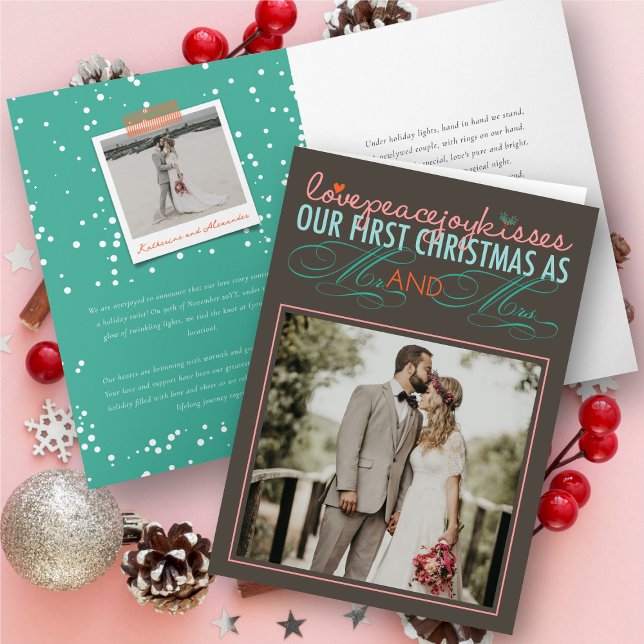 Cartes Pour Fêtes Annuelles Mr & Mrs First Christmas Mistletoes Mariage photo (Love Peace Joy Kisses Our First Christmas As Mr & Mrs  Photo Wedding Holiday Card @ fat_fa_tin)