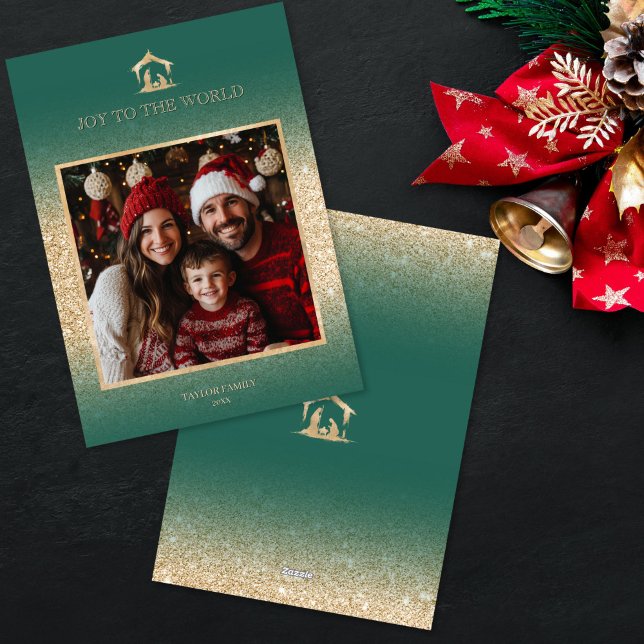 Cartes Pour Fêtes Annuelles Noël Crèche religieuse Scène Famille Photo (religious family photo christmas card with green background and gold nativity scene)