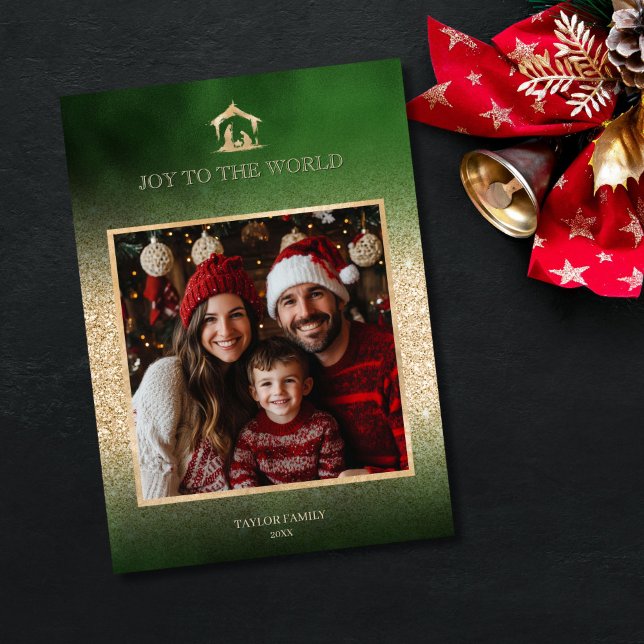 Cartes Pour Fêtes Annuelles Noël Crèche religieuse Scène Famille Photo (religious family photo christmas card with green background and gold nativity scene)