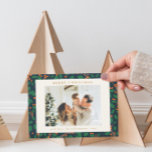 Cartes Pour Fêtes Annuelles Noël Holly Botanical Green Deux Photo Marine<br><div class="desc">Christmas Holly Botanical Greenery Deux Photo Retro Carte de vacances en bleu marine,  rouge et vert</div>