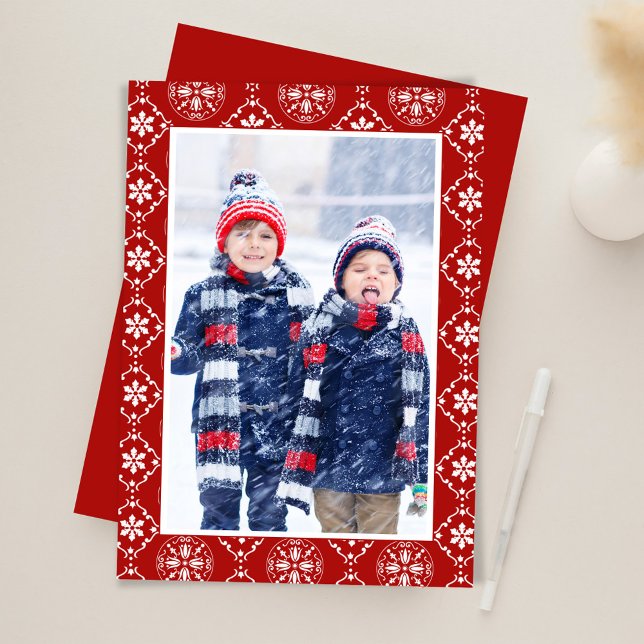 Cartes Pour Fêtes Annuelles Noël Red Snowflakes One Photo (Simple red snowflake pattern holiday photo card. )