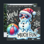 Cartes Pour Fêtes Annuelles Noël Snowman Boule de neige beaucoup de plaisir<br><div class="desc">Conception personnalisée sur le thème des vacances avec l'expression "Joyeux Noël de la famille Johnson" vous pouvez changer. Amusez-vous l'été dans votre décor de vacances avec ce ornement fantaisiste ! Doté d'un bonhomme de neige qui fond dans la chaleur, entouré d'objets d'été classiques comme une boule de plage, un parapluie...</div>