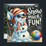 Cartes Pour Fêtes Annuelles Noël Snowman Snow beaucoup de plaisir<br><div class="desc">Conception personnalisée sur le thème des vacances avec l'expression "Joyeux Noël de la famille Johnson" vous pouvez changer. Amusez-vous l'été dans votre décor de vacances avec ce ornement fantaisiste ! Doté d'un bonhomme de neige qui fond dans la chaleur, entouré d'objets d'été classiques comme une boule de plage, un parapluie...</div>