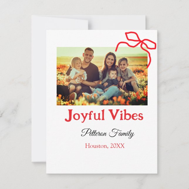 Cartes Pour Fêtes Annuelles Noeud rouge vibes joyeuses ajout nom famille photo (Devant)