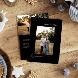 Cartes Pour Fêtes Annuelles Noir simple moderne Joyeux et photo brillante<br><div class="desc">Voici notre Noir Simple Moderne Joyeux et Lumineux Photo de vacances design, où la simplicité rencontre l'élégance avec une touche de charme de Noël. Offrant une esthétique noir et blanc éclatant qui apporte un sentiment de sophistication propre à vos vacances, en faisant un choix contemporain pour ceux qui apprécient une...</div>