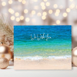 Cartes Pour Fêtes Annuelles Ocean Beach Vous Souhaite Joyeux Noël<br><div class="desc">Cartes postales de Noël avec scène de l'océan et de la plage. Customisez avec votre salutation et votre signature. Eau bleue tropicale et sable de plage à l'avant avec un exemple de texte, "nous vous souhaitons" (changer le libellé à "I" au besoin). Le texte se poursuit sur le dos avec...</div>