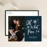 Cartes Pour Fêtes Annuelles Oh Quel Amusant Blue Calligraphie Snowflakes Photo<br><div class="desc">Oh Quel Amusant Blue Calligraphy Snowflakes Photo Holiday Carte Postale. Envoyez des voeux de vacances à vos proches avec cette carte de vacances moderne et festive. Tous les textes sont pré-arrangés pour que vous personnalisiez facilement et rapidement avec vos propres détails. Joyeuses fêtes !</div>