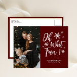 Cartes Pour Fêtes Annuelles Oh Quel Amusant Rouge Calligraphie Snowflakes Phot<br><div class="desc">Oh Quel Amusant Rouge Calligraphie Snowflakes Photo Holiday Carte Postale. Envoyez des voeux de vacances à vos proches avec cette carte de vacances moderne et festive. Tous les textes sont pré-arrangés pour que vous personnalisiez facilement et rapidement avec vos propres détails. Joyeuses fêtes !</div>