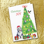 Cartes Pour Fêtes Annuelles Old English Sheepdog, Bird and Christmas Tree<br><div class="desc">Sur le devant de cette carte de Noël, un beau vieux chien anglais porte un casquette de Père Noël rouge et blanc alors qu'il est assis à côté d'un arbre de Noël. Des emballages de cadeaux aux couleurs vives sont éparpillés, et un bullfinch débarque sur le sapin de Noël. Le...</div>