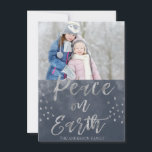 Cartes Pour Fêtes Annuelles Paix sur Terre Bleu et Aquarelle argentée Photo<br><div class="desc">Carte photo de Noël Peace on Earth Blue et Silver Watercolor. L'image et le nom de famille peuvent être remplacés sur l'indigo et argent Peace on Earth Watercolor Christmas Card.</div>