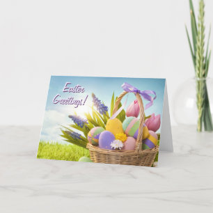 Cartes Pour Fêtes Annuelles Panier avec oeufs de Pâques sur l'herbe verte