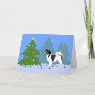 Cartes Pour Fêtes Annuelles Papillon Chien décorant l'arbre de Noël en forêt