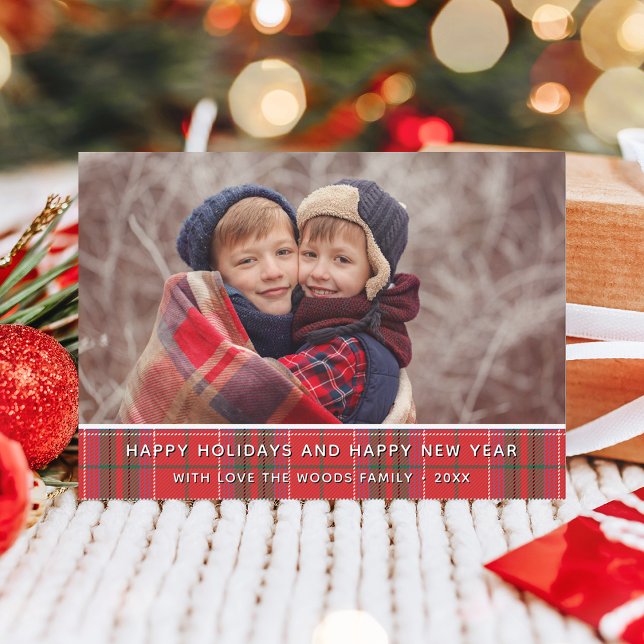 Cartes Pour Fêtes Annuelles Pays moderne Noël Plaid Rouge Vert Photo (Modern Country Christmas Plaid Red Green Photo Holiday Card)