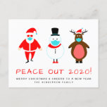 Cartes Pour Fêtes Annuelles père Noël Snowman Reindeer Mask Funny Peace Out 20<br><div class="desc">Carte postale de Noël et Nouvel An drôle célébrant la fin prochaine à une rude 2020. Un bonhomme de neige, le Père Noël et des rennes portent des masques de visage debout sur "Peace Out 2020 !" dans une amusante typographie rouge. Vous pouvez personnaliser le message "Paix dehors", le message...</div>