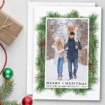 Cartes Pour Fêtes Annuelles Photo de famille de l'aquarelle de pin<br><div class="desc">Elégante aquarelle moderne Cadre de pin vert avec cônes de pin Famille Photo Joyeux Noël Carte</div>