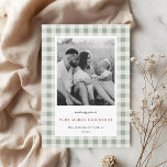 Cartes Pour Fêtes Annuelles Photo de famille vintage recto-verso à motif gingh<br><div class="desc">Cartes de Noël à photo de famille recto-verso classiques vintage avec motif gingham sauge et messages de fêtes personnalisés.</div>
