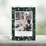 Cartes Pour Fêtes Annuelles Photo de la verdure hivernale Mariée et Joyeuse aq<br><div class="desc">Noël moderne et simple | carte photo de vacances sur un arrière - plan motif vert et blanc de verdure d'hiver. Pour une personnalisation plus avancée de cette conception,  cliquez sur le BOUTON OUTIL DESIGN BLEU pour modifier la police,  la taille et la couleur.</div>