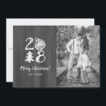 Cartes Pour Fêtes Annuelles Photo de Noël 2018 de Chalkboard Doodle<br><div class="desc">Obtenez "oohs and aahs" de la famille et des amis cette saison de Noël lorsque vous envoyez ce design unique de carte de Noël avec un arrière - plan de tableau noir avec typographie et icônes de doodle formant le texte "2018"! Contactez-nous si vous souhaitez que ce design soit modifié...</div>