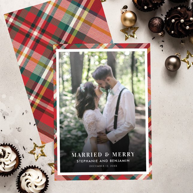 Cartes Pour Fêtes Annuelles Photo de Noël épandue Mariée et Joyeuse (Newlywed Wedding Photo Plaid Christmas Greeting Card)