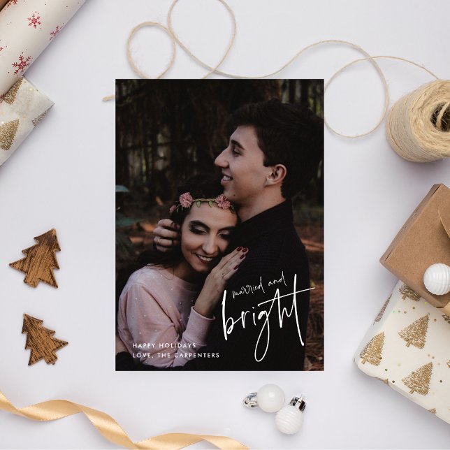 Cartes Pour Fêtes Annuelles Photo de Noël mariée et brillante (Married and Bright Newlywed Photo Christmas Holiday Card)