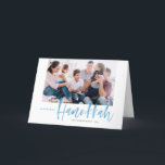 Cartes Pour Fêtes Annuelles Photo Hanoukka la plus heureuse<br><div class="desc">Bonne Hanoukka ! Envoyez des voeux de vacances à vos proches avec ce carte photo de vacances à la main. Il présente une calligraphie moderne à brosse bleue avec un motif de neige délicat assorti. Personnalisez en ajoutant une photo, des noms, une date et un message. Cette carte Hanoukka de...</div>