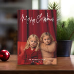 Cartes Pour Fêtes Annuelles Photo - Joyeux Noël Rouge Plaqué manuscrit<br><div class="desc">Design moderne avec motif simple plaid sur le dos. Cela fonctionne mieux avec une photo verticale - centrée sur le sujet. La police de style calligraphie en fait un choix moderne et fantaisiste pour une carte photo de Noël. Le dos comprend un motif rouge foncé.</div>