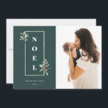 Cartes Pour Fêtes Annuelles Photo moderne NOEL Gold Winter Berry Fragment phot<br><div class="desc">Cadre élégant en faux or pâle orné de branches de baies d'hiver sur des arrière - plans festifs en couleur vert émeraude. Caractéristiques de conception, encadré en caractères gras NOEL, lignes de texte modèles pour les noms, année et message avec une seule photo sur le devant et deux espaces photo...</div>