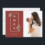 Cartes Pour Fêtes Annuelles Photo moderne NOEL Gold Winter Berry Fragmentation<br><div class="desc">Cadre élégant en faux or pâle orné de branches de baies d'hiver sur des arrière - plans festifs de couleur rouge rustique. Caractéristiques de conception, encadré en caractères gras NOEL, lignes de texte modèles pour les noms, année et message avec une seule photo sur le devant et deux espaces photo...</div>