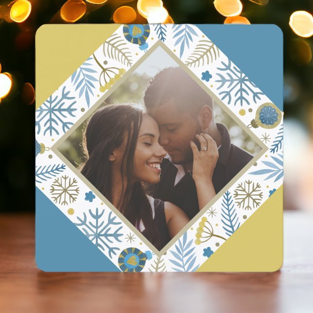 Cartes Pour Fêtes Annuelles Photo moderne personnalisée de Noël (Christmas Personalized Modern Photo Holiday Cards from Ricaso. Designed in yellow and blue)