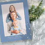 Cartes Pour Fêtes Annuelles Photo personnalisée de Noël simple moderne<br><div class="desc">Le design se compose d'un design simple avec une typographie sans serif moderne. Ajoutez une photo personnalisée,  un message,  le nom de famille et l'année.</div>