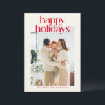 Cartes Pour Fêtes Annuelles Photo personnalisée moderne rouge Joyeux minimalis<br><div class="desc">Profitez de cette carte Happy Holidays élégante, avec un texte rouge gras sur un arrière - plan crème chaleureux. Ce design minimaliste est à la fois élégant et intemporel, parfait pour envoyer des salutations saisonnières avec une touche moderne. Personnalisez avec votre nom de famille pour ajouter une touche personnelle, ce...</div>