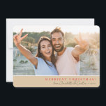 Cartes Pour Fêtes Annuelles PHOTO SIMPLE 2023 joyeux Noël calligraphie<br><div class="desc">par kat massard >>> WWW.SIMPLYSWEETPAPERIE.COM <<< Un design simple de carte avec un accueil rouge (vous pouvez le modifier) et une signature de nom. Zone maximale pour afficher votre belle famille aussi avec photo horizontale</div>