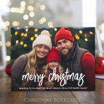 Cartes Pour Fêtes Annuelles Photo simple avec Joyeux Script de Noël blanc<br><div class="desc">DESIGN AVANT : Les photos horizontales sur l'avant de la carte postale. Un look moderne pour un carte photo de vacances avec un grand "joyeux noël" dans une police de caractères manuscrite funky. L'arrière - plan est votre photo.</div>