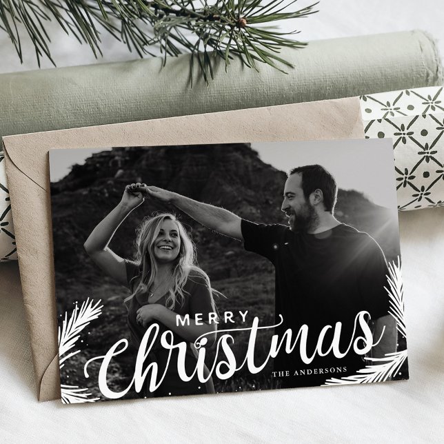 Cartes Pour Fêtes Annuelles Pine Branches Merry Christmas Script Overlay (Créateur téléchargé)