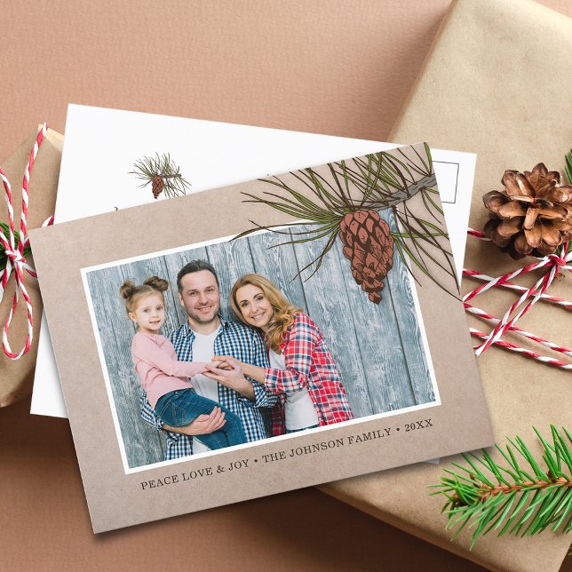 Cartes Pour Fêtes Annuelles Pinecone photo de Noël rustique Papier Kraft Brown (Rustic Christmas Photo Pinecone Brown Kraft Paper Holiday Postcard)