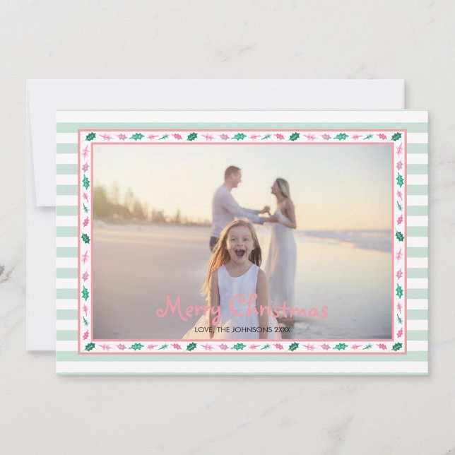 Cartes Pour Fêtes Annuelles Pink and Green Holly Leaves Border Family Photo (Devant)