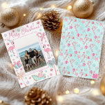 Cartes Pour Fêtes Annuelles Pink & Aqua Flamant rose Beach Photo de Noël<br><div class="desc">PreppyPrint.com - Célébrez Noël avec style! Ajoutez votre touche personnalisée à ces cartes de Noël. Transférez aussi ce design sur les produits de votre choix ! Cliquez sur la case sous "Logo Zazzle" pour retirer le logo Zazzle de l'arrière de la carte. Veuillez visiter mon magasin de créateurs, PreppyPrint.com, pour...</div>