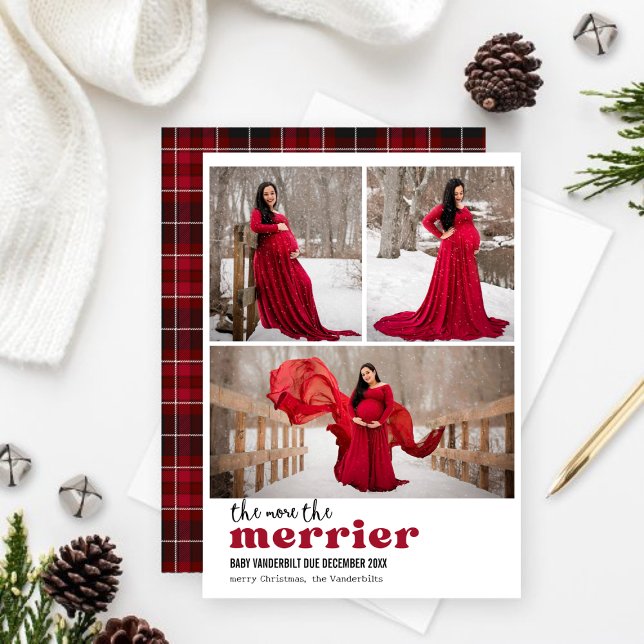 Cartes Pour Fêtes Annuelles Plus La Grossesse Photo Merrier est grande (The more the merrier Christmas Pregnancy Announcement holiday card)