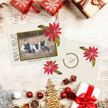 Cartes Pour Fêtes Annuelles Poinsettia classique Simple Photo de famille Noël<br><div class="desc">Le design simple et magnifique de cette carte de vacances à plat est composé de mes poinsettia de Noël rouges peints à la main et d'un cadre vert olive pour votre photo de famille sur un tourteau d'avoine coloré d'arrière - plan blanc et du message de votre choix dans une...</div>