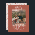 Cartes Pour Fêtes Annuelles Pointe Polka rouge Pointe Verticale Faded Photo<br><div class="desc">Cette carte de vacances en boho rouge pois vertical défraîchi est parfaite pour votre accueil de vacances en bohème moderne inspiré de la ferme. La police de caractères rustique classique mais délicate dessinée à la main lui donne un aspect terreux vintage tout en le gardant mignon et simple. Les pois...</div>