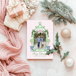Cartes Pour Fêtes Annuelles Preppy Chinoiserie Pagode de Noël Monogramme<br><div class="desc">Cet ornement de Noël a un design de Chinoiserie Preppy avec un cadre de pagode en bambou vert avec un swag de Noël avec un arc rose et deux topiaires dans des pots de Chinoiserie. Vous pouvez personnaliser avec un nom l'année et votre photo.</div>