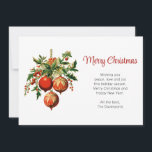 Cartes Pour Fêtes Annuelles Red Christmas Baubles avec Holly Festive<br><div class="desc">Une carte de Noël plate avec une illustration de style vintage. 3 boules de Noël rouges entourées de saints verts et de baies. Cool rétro.</div>