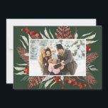 Cartes Pour Fêtes Annuelles Red Green Winter Botanical Christmas Photo<br><div class="desc">Une carte de Noël élégante pour envoyer des voeux de vacances à votre famille et vos amis. Le design simple présente une carte vert foncé avec un cadre aquarelle de botaniques d'hiver, de verts et de baies sur un arrière - plan vert foncé. Personnalisez avec une photo préférée sur le...</div>