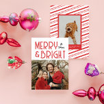 Cartes Pour Fêtes Annuelles Red Merry & Bright Retro Typographie Photo<br><div class="desc">Envoyez cette année tendance avec ce nouveau carte photo de vacances avec typographie rétro vintage avec votre photo ci-dessous. Le dos est doté d'un motif et d'un endroit pour une photo et un sentiment supplémentaires. Cette carte est entièrement personnalisable,  y compris les polices et les couleurs.</div>
