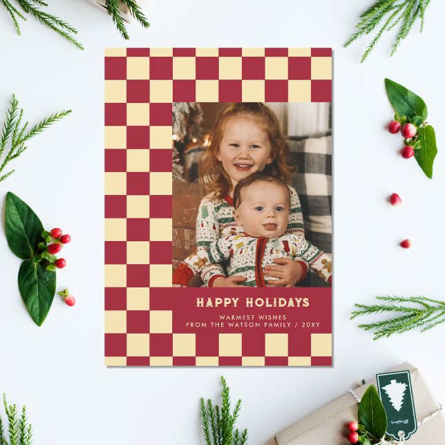 Cartes Pour Fêtes Annuelles Red Retro Super À damiers Joyeuses vacances Photo (Red Retro Groovy Checkered Happy Holidays Photo Holiday Card)