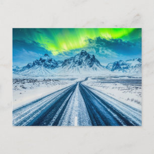 Cartes Pour Fêtes Annuelles Route avec montagnes et aurores boréales la nuit